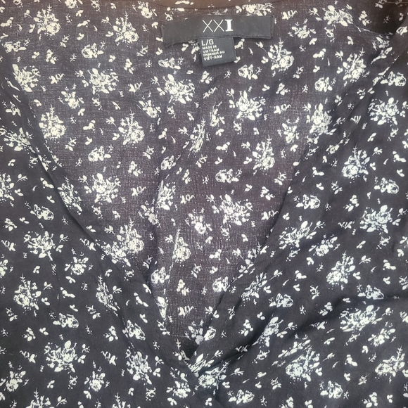 V neck dress with pockets - Picture 3 of 4